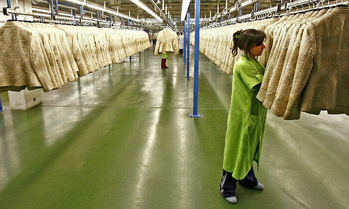fabrica-inditex-mujer-abrigos-reuters.jpg