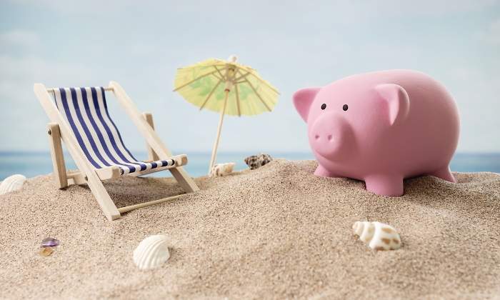hucha-cerdito-playa-vacaciones-dreamstime.jpg