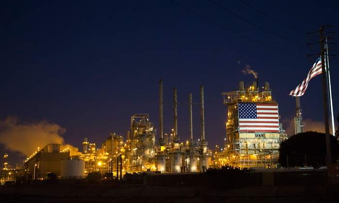 refineria-eeuu-noche.jpg