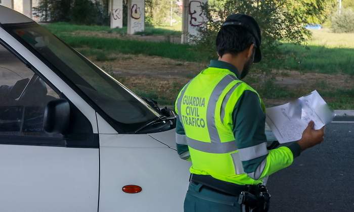 papeles-coche-control-dgt-ep.jpg