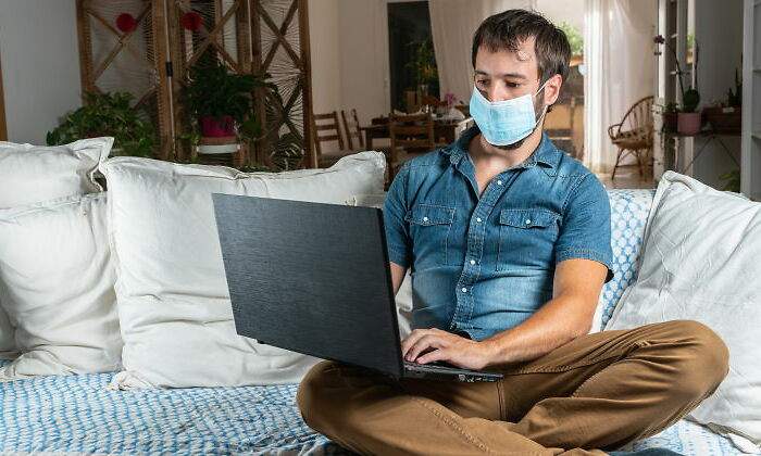 teletrabajo-sofa-casa-coronavirus-mascarilla-ordenador-770-dreamstime.jpg
