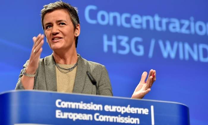 vestager-mano.jpg