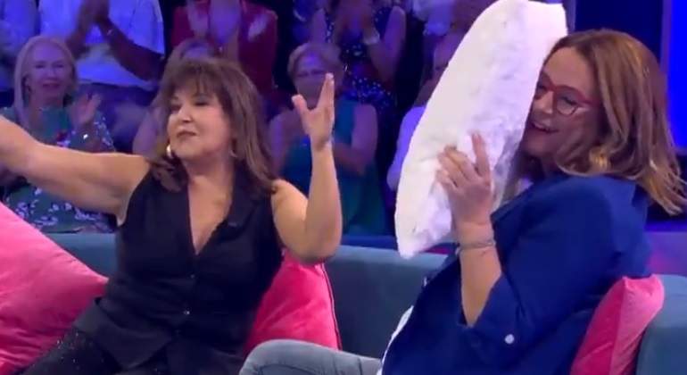 Loles León canta a Toñi Moreno su hit "¡Qué ganas tengo
