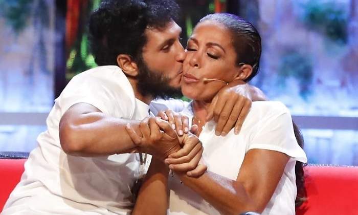 omar-isabel-pantoja-feo-gesto-770.jpg