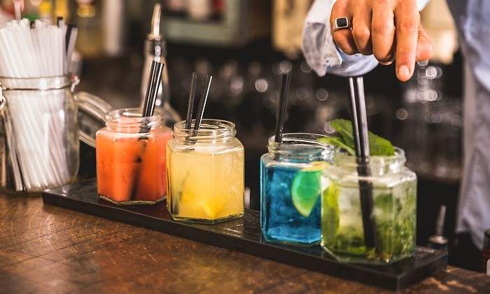 bar-dreamstime-1.jpg
