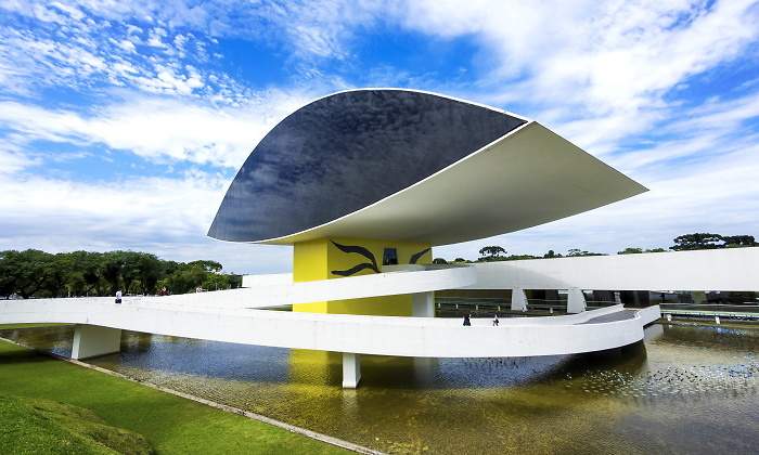 museo-Oscar-Niemeyer-dreamstime-1.jpg