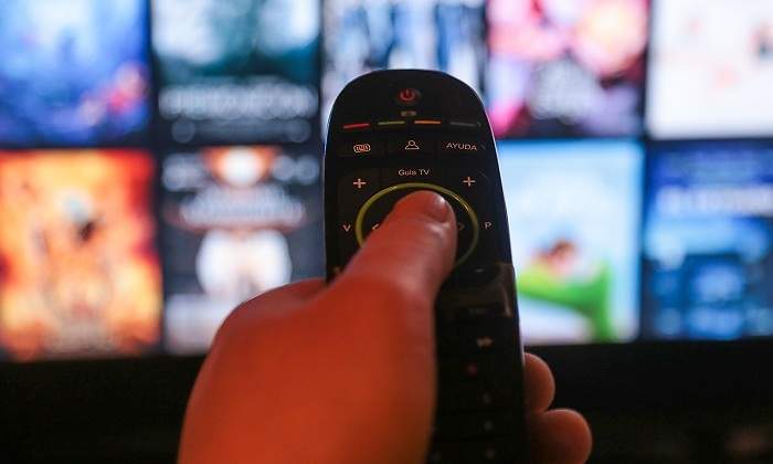 television-mano-canales.jpg