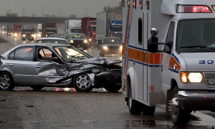Accidente-trafico-ambulancia-coche-iStock.jpg