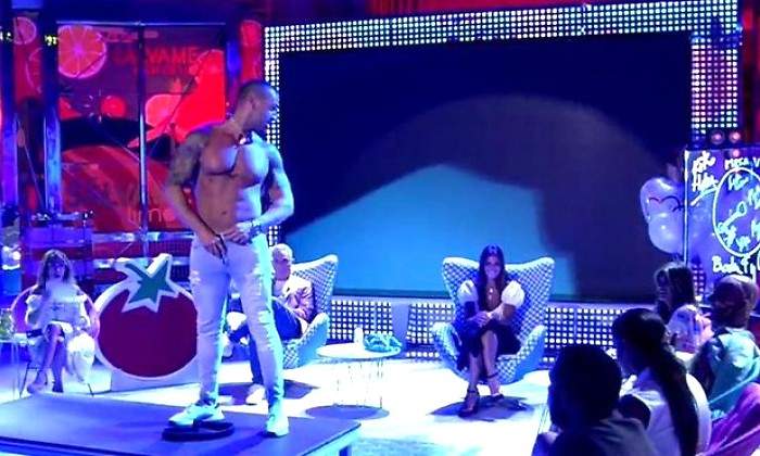 rafa-mora-striptease.jpg