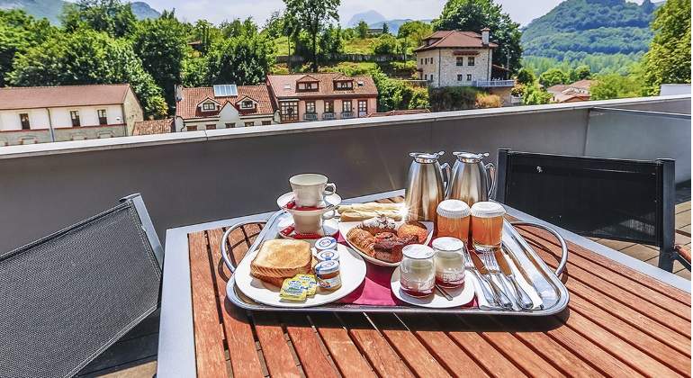 Desayuno con vistas en Las Caldas Villa Termal.