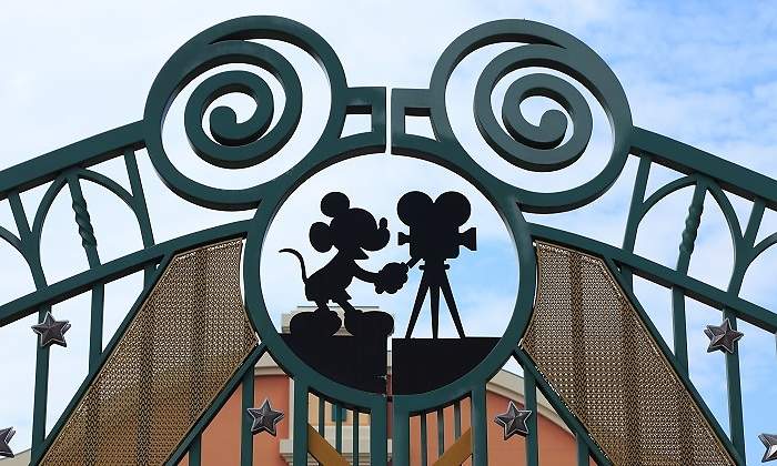 Puerta-con-Mickey-Mouse-iStock.jpg