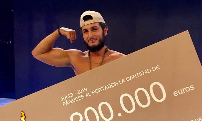 omar-cheque-supervivientes.jpg