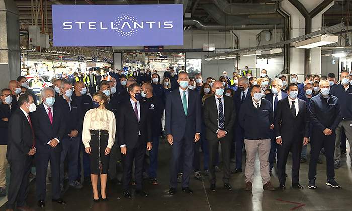 Yolanda Daz Alberto Nez Feijo y Felipe VI en la fbrica de Stellantis en Vigo