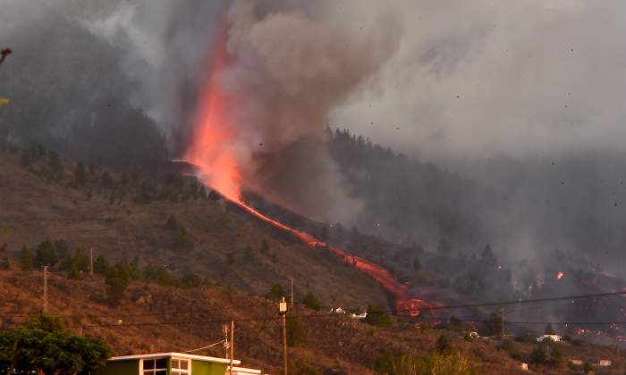 volcan-lapalma-erupcion-casas-reuters.jpg