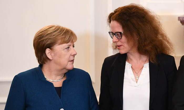 schnabel-merkel.jpg