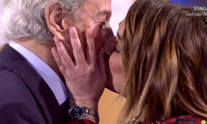 toni-moreno-beso.jpg