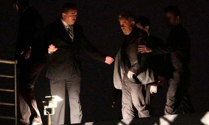 lula-entrega-policia-reuters.jpg