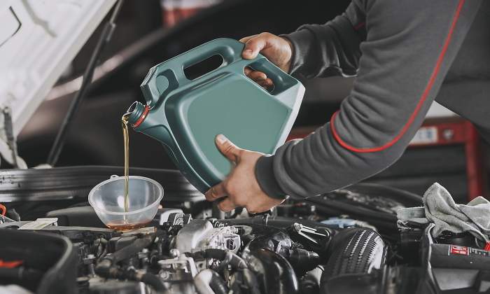 aceite-usado-reciclar-coche-istock.jpg