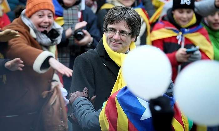 puigdemont-bufanda-amarilla-7d-bruselas-efe.jpg