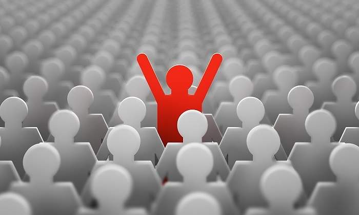 Muneco-rojo-con-las-manos-levantadas-iStock.jpg