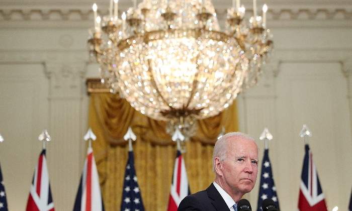 joe-biden-eeuu-banderas-reino-unido-australia-alianza-defensa-15septiembre2021-reuters-770x420.jpg