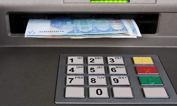 cajero-dinero-robo-regleta-dreamstime.jpg