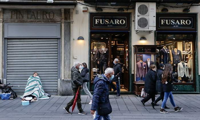 napoles-calle-pobreza-reuters.jpg