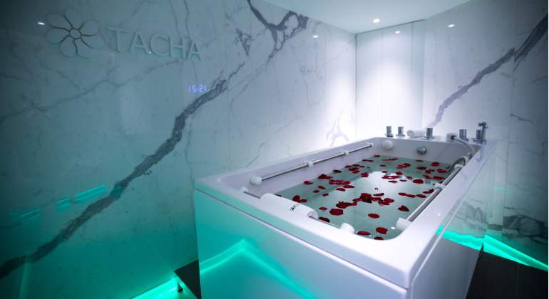 Bañera de masaje subacuático de Tacha.