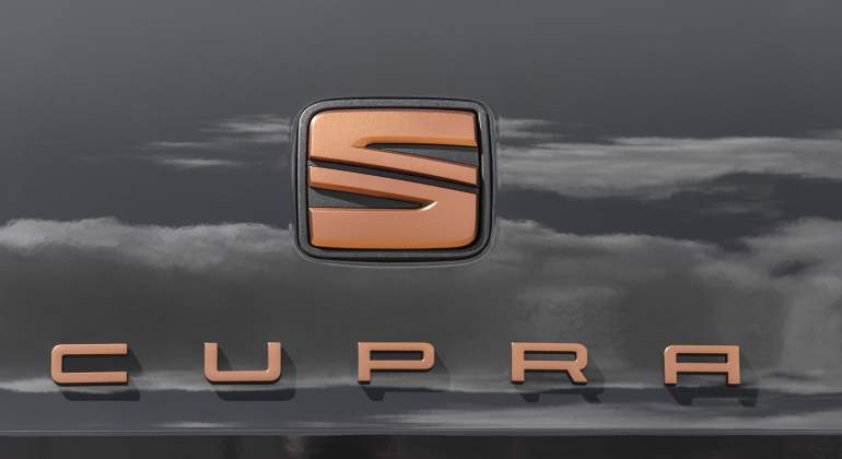 Marca Cupra sobre el nuevo León ST.