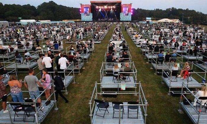 Concierto-con-distanciamiento-social-en-Inglaterra-Reuters.jpg