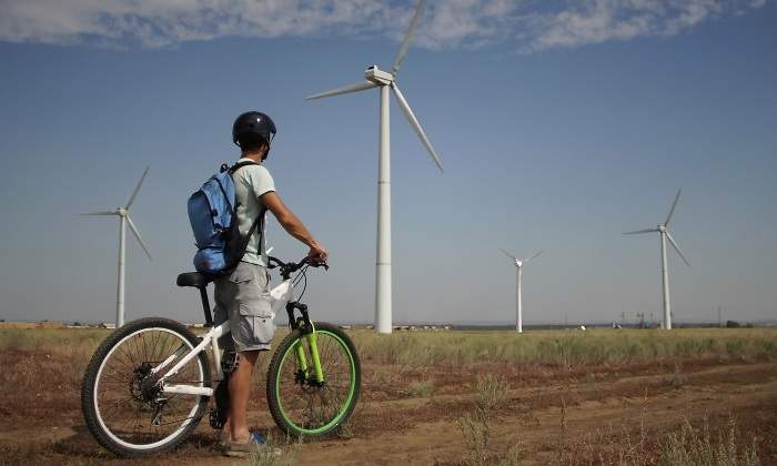 bici-electrica-molinos-eolicos.jpg