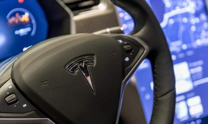 tesla-dreamstime-1.jpg