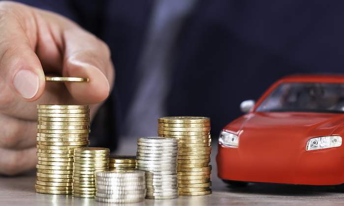 cartel-concesionarios-indemnizaciones-coches-istock.jpg