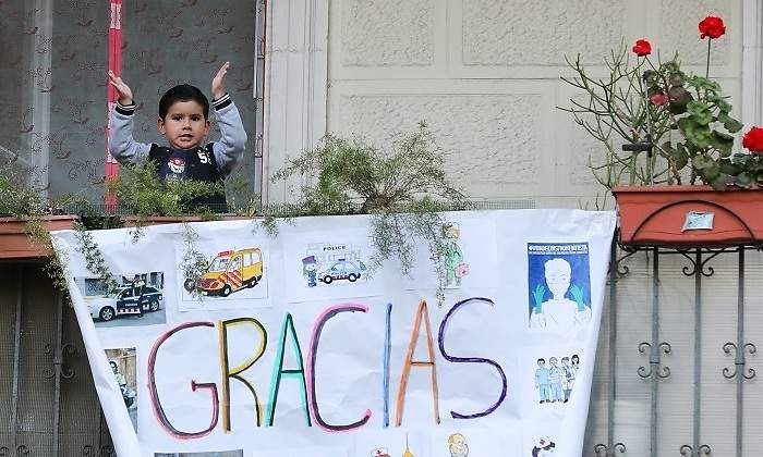 nino-cartel-gracias-coronavirus-reuters.jpg