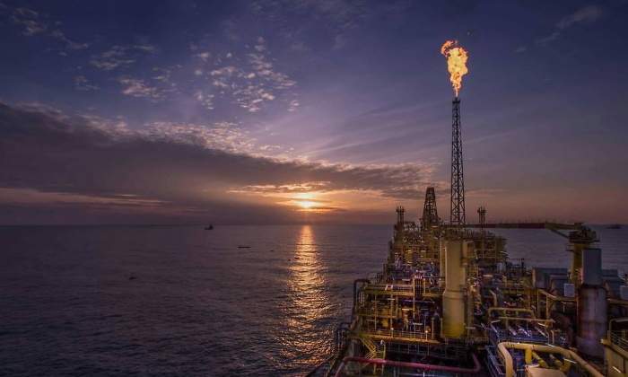 petroleo-barco-mar.jpg