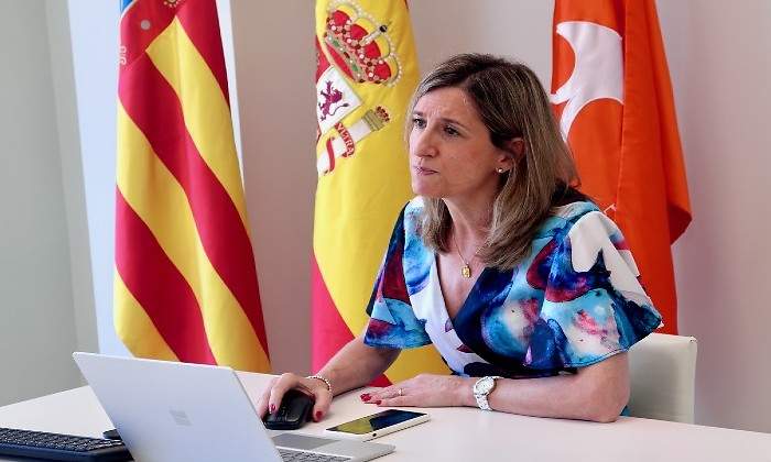 Eva-Maria-Giner-Rectora-de-VIU.jpg