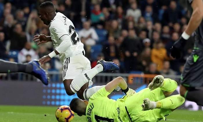 vinicius-rulli-penalti-efe.jpg