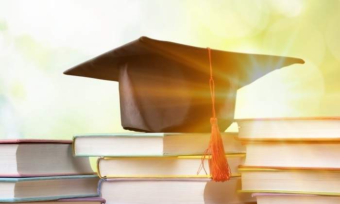 universidad-diploma-birrete-dreams.jpg