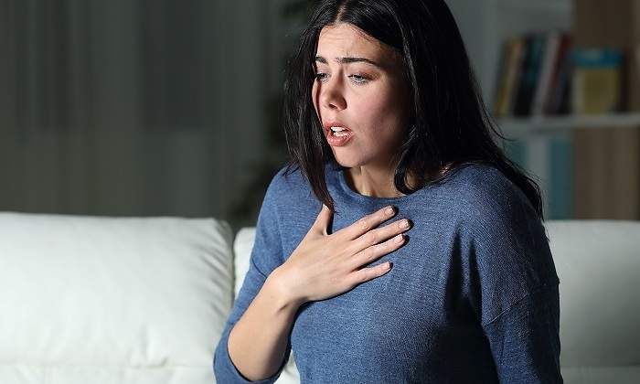 Mujer-con-un-ataque-de-ansiedad-iStock.jpg