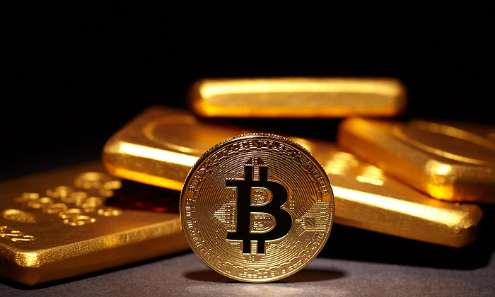 bitcoin-oro-reuters.png