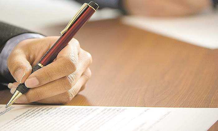 770-x-420-Firma-de-un-documento-Istock.jpg