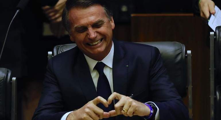 golf Volverse loco Electricista El Gobierno de Brasil pide que se lea el eslogan de Bolsonaro en alto en  las escuelas