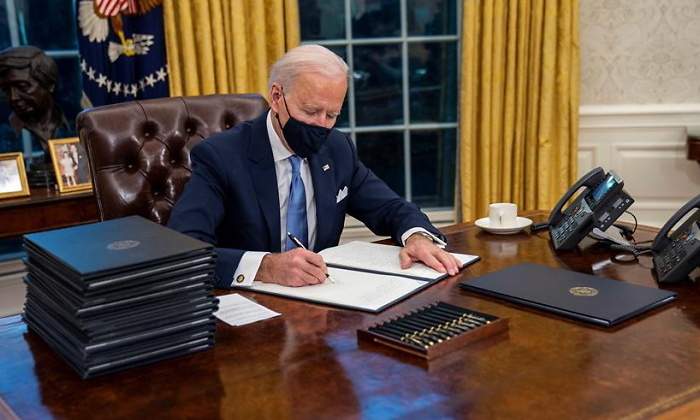biden-firma-primeras-ordenes-efe.jpg