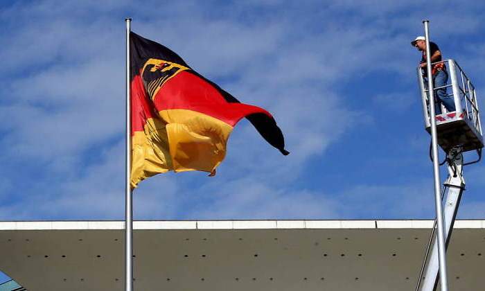alemania-trabajador-bandera.jpg