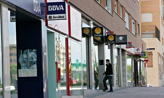 bancos-fachadas-bbva-caixabank-770.jpg
