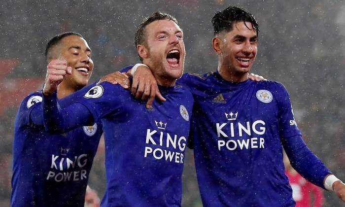 leicester-celebra-ayoze-efe.jpg