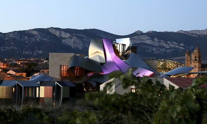 enoturismo-vino-bodegas-marques-de-riscal.jpg