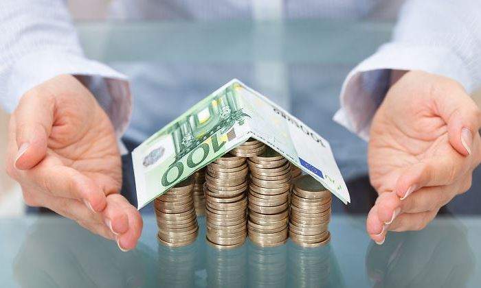 vivienda-dinero-manos-770-istock.jpg