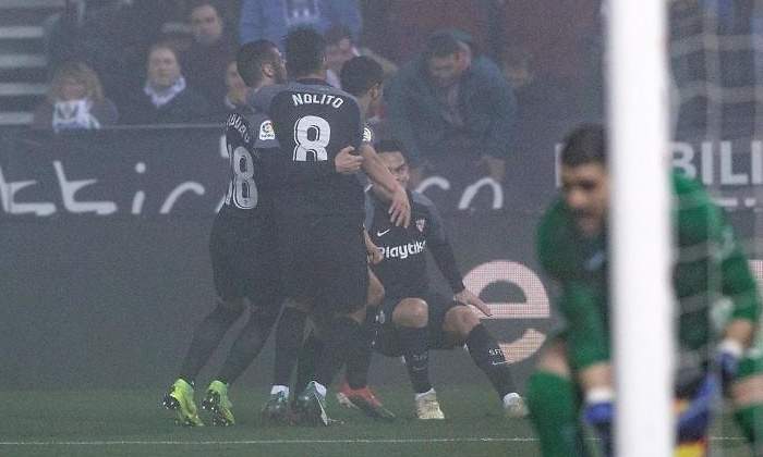 sevilla-celebra-niebla-efe.jpg