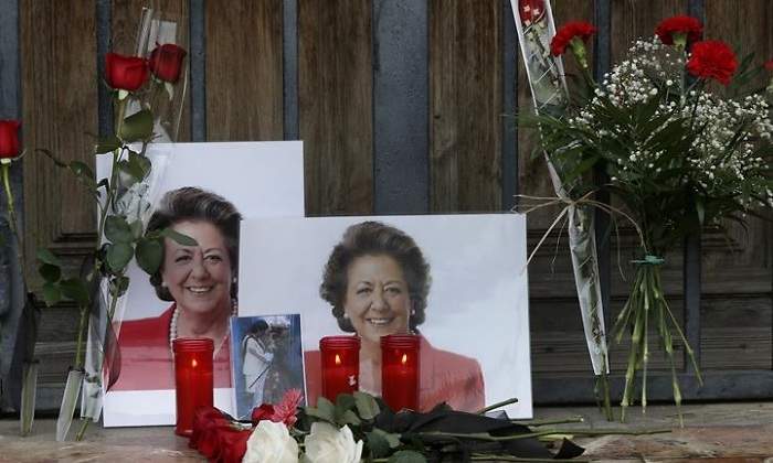 barbera-velas-flores-efe.jpg